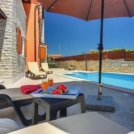 Nur 800 Meter Zum Mit Meerblick, Privatem Pool, Bbq Und Spielplatz Holiday home Fazana