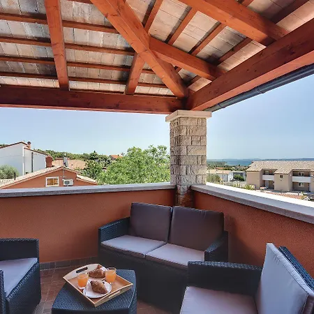 Holiday home Nur 800 Meter Zum Mit Meerblick, Privatem Pool, Bbq Und Spielplatz Fazana