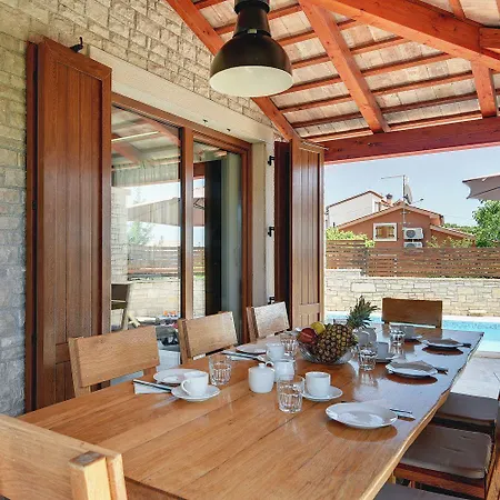 Holiday home Nur 800 Meter Zum Mit Meerblick, Privatem Pool, Bbq Und Spielplatz Fazana
