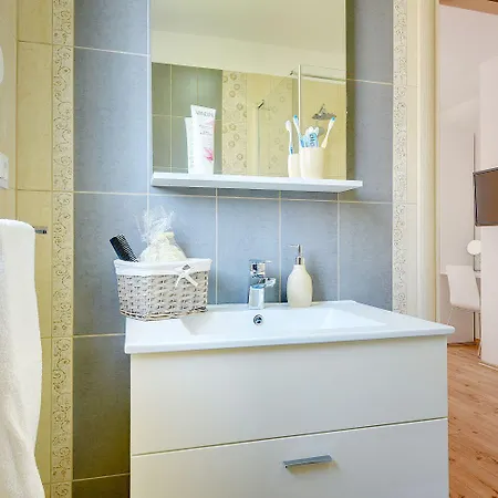 Holiday home Nur 800 Meter Zum Mit Meerblick, Privatem Pool, Bbq Und Spielplatz Fazana