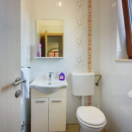 Holiday home Nur 800 Meter Zum Mit Meerblick, Privatem Pool, Bbq Und Spielplatz Fazana