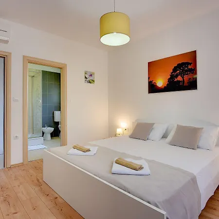 Holiday home Nur 800 Meter Zum Mit Meerblick, Privatem Pool, Bbq Und Spielplatz