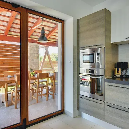 Nur 800 Meter Zum Mit Meerblick, Privatem Pool, Bbq Und Spielplatz Holiday home Fazana