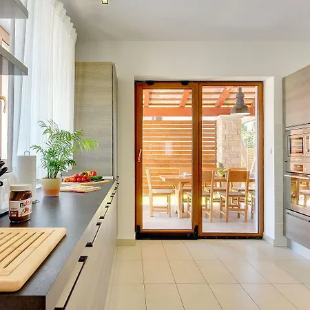 Holiday home Nur 800 Meter Zum Mit Meerblick, Privatem Pool, Bbq Und Spielplatz