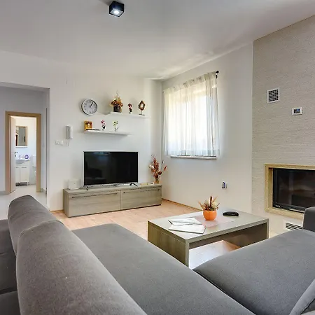 Nur 800 Meter Zum Mit Meerblick, Privatem Pool, Bbq Und Spielplatz Fazana