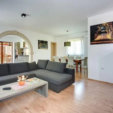 Nur 800 Meter Zum Mit Meerblick, Privatem Pool, Bbq Und Spielplatz * Fazana